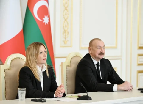 Meloni: Ermənistanla münasibətlər mövzusunu müzakirə etdik