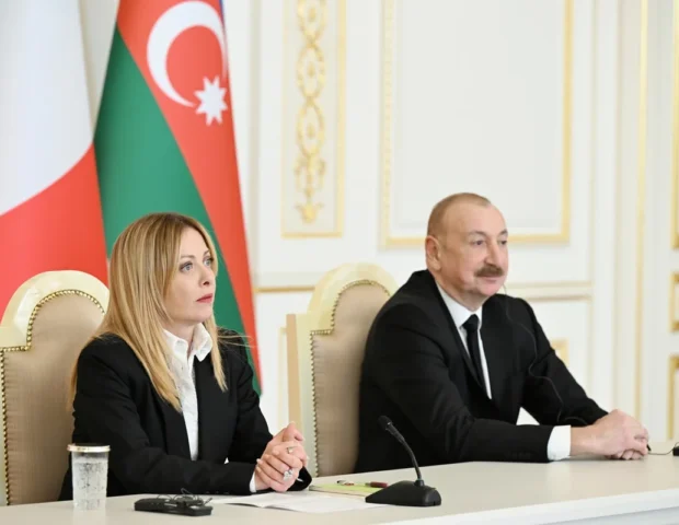 Meloni: Ermənistanla münasibətlər mövzusunu müzakirə etdik