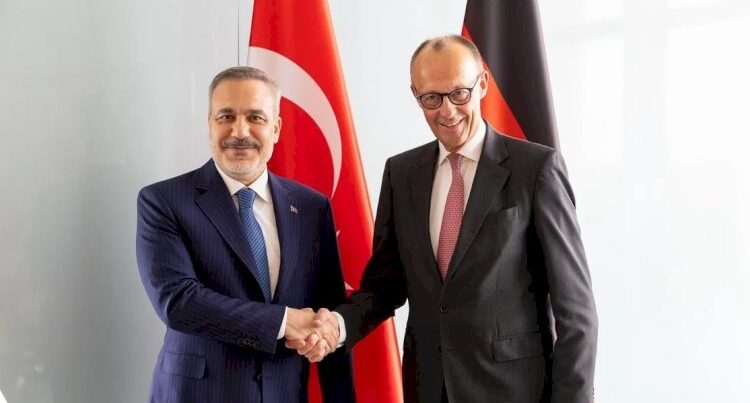 Hakan Fidan Almaniya Kansleri Fridrix Merts ilə görüşdü