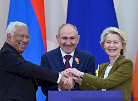 Paşinyan: Azərbaycanla əməkdaşlığa dair sənədlər imzalamalıdır
