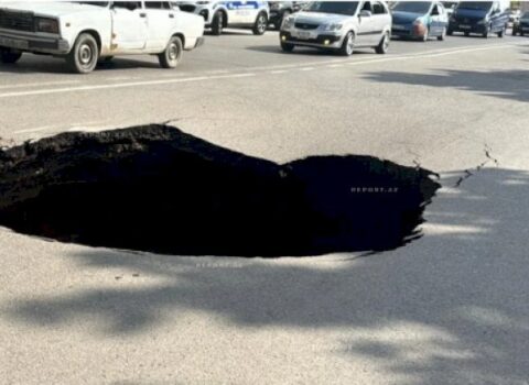Sumqayıtda yol çökdü