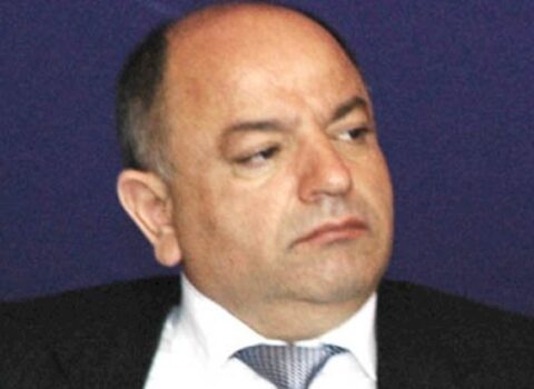 Keçmiş məmurun xanımı ilə qızı arasında miras davası gedir