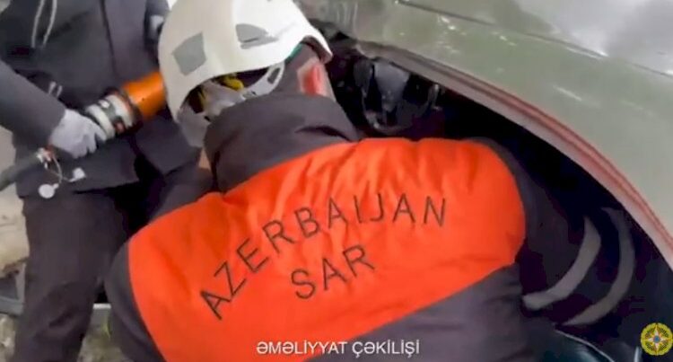 Oğuzda ağır qəzadan sonra sürücü belə xilas edildi – ANBAAN GÖRÜNTÜLƏR