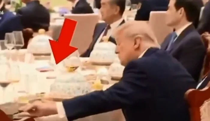 Tramp gizli şəkildə Szinpinin qeydlərinə baxdı – Video