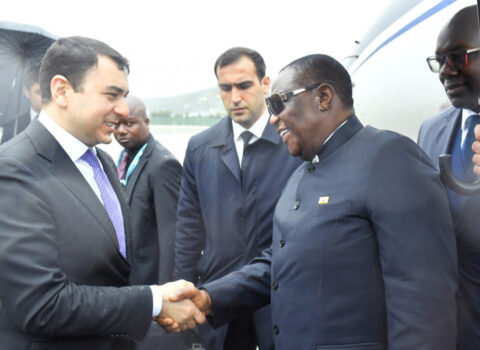 Zimbabvenin Vitse-prezidenti Azərbaycana gəldi