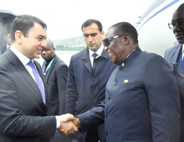 Zimbabvenin Vitse-prezidenti Azərbaycana gəldi