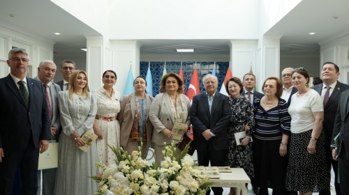 “Macar-Azərbaycan ortaq etnik kökləri” kitabının təqdimatı keçirildi “Macar-Azərbaycan ortaq etnik kökləri” kitabının təqdimatı keçirildi