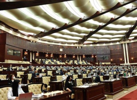 Parlament üzvləri üçün yaş həddi tətbiq ediləcək? – Partiya sədrindən deputatlara MÜHÜM MESAJ