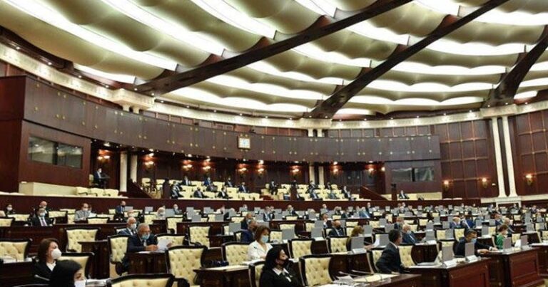 Parlament üzvləri üçün yaş həddi tətbiq ediləcək? – Partiya sədrindən deputatlara MÜHÜM MESAJ Parlament üzvləri üçün yaş həddi tətbiq ediləcək? – Partiya sədrindən deputatlara MÜHÜM MESAJ