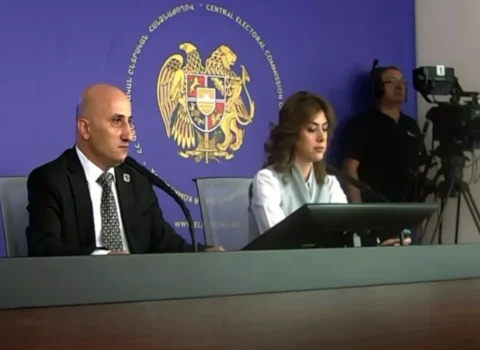 Ermənistanda iki seçki komissiyasının sədri saxlanıldı