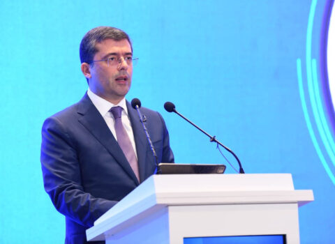 “Erkən yaşlarda tənzimlənməyən sosial şəbəkə istifadəsi problemlərə səbəb ola bilər”