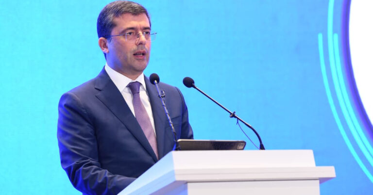 “Erkən yaşlarda tənzimlənməyən sosial şəbəkə istifadəsi problemlərə səbəb ola bilər” “Erkən yaşlarda tənzimlənməyən sosial şəbəkə istifadəsi problemlərə səbəb ola bilər”