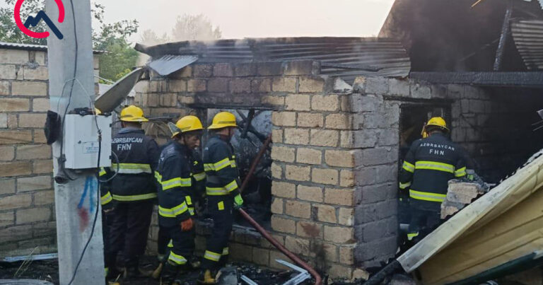 Ağdamda ikiotaqlı ev əşyaları ilə birlikdə yandı – Fotolar