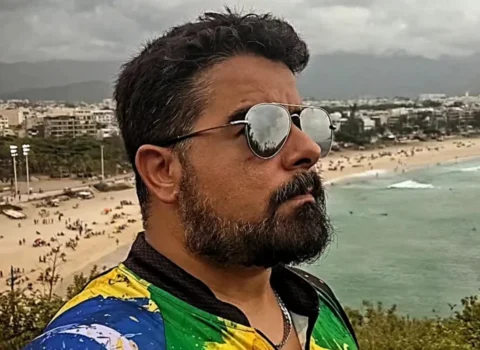 Braziliyada turist qayanın zirvəsində şəkil çəkdirərkən həyatını itirdi – VİDEO