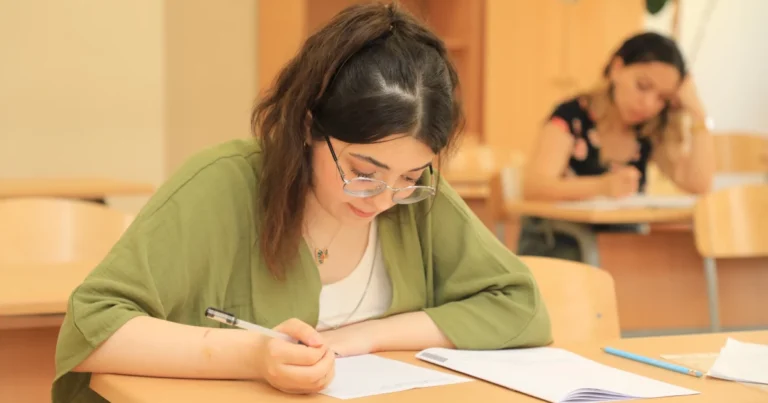 Ali təhsil müəssisələrinin magistraturalarına qəbul imtahanı keçirildi