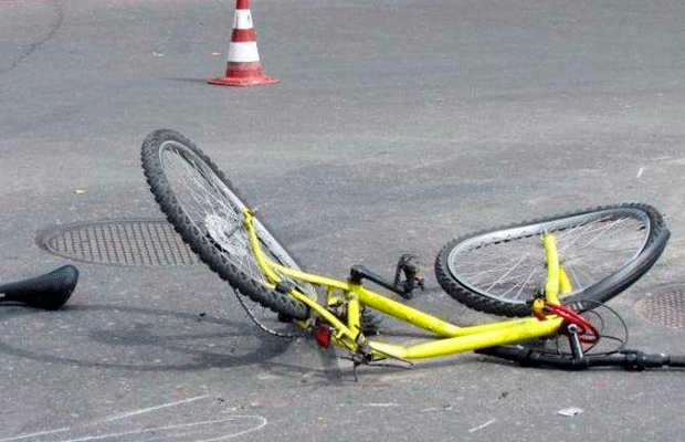 20 yaşlı velosipedçini maşın vurdu – Durumu ağırdır