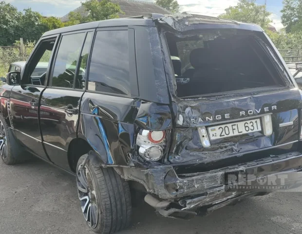 Gəncədə “Range Rover” sərnişin avtobusu ilə toqquşdu, bir ailənin 4 üzvü xəsarət aldı
