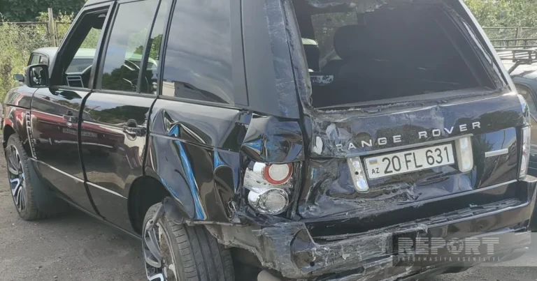 Gəncədə “Range Rover” sərnişin avtobusu ilə toqquşdu, bir ailənin 4 üzvü xəsarət aldı