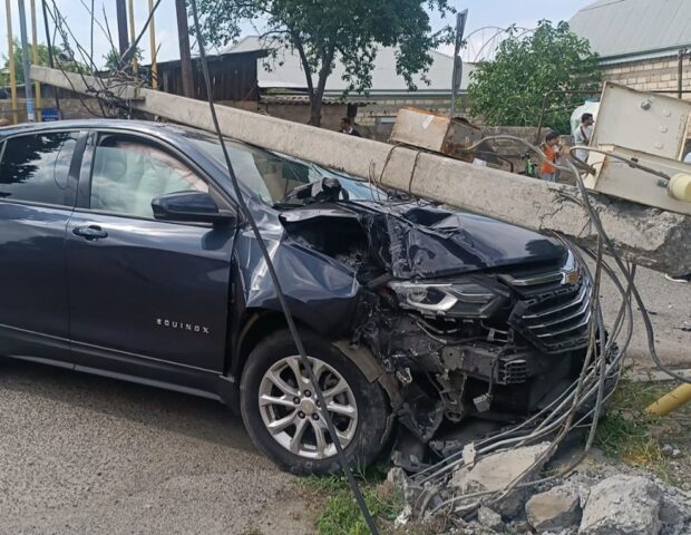 “Chevrolet” əvvəl “Opel”ə, daha sonra işıq dirəyinə çırpıldı