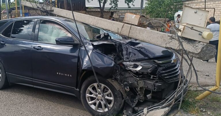 “Chevrolet” əvvəl “Opel”ə, daha sonra işıq dirəyinə çırpıldı