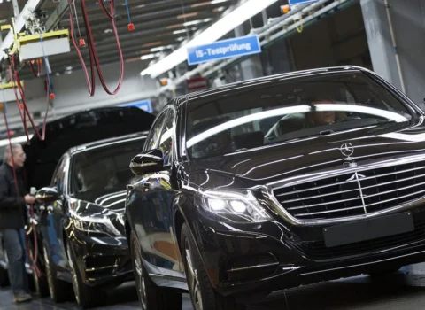 Alman avtomobil nəhəngləri böhran içində: Gəlirlər azalır