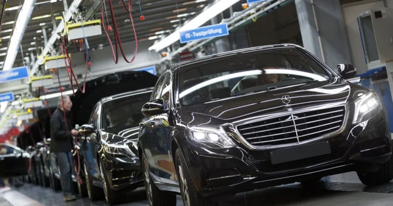 Alman avtomobil nəhəngləri böhran içində: Gəlirlər azalır