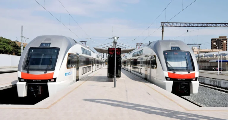 Sumqayıt qatarının qarşısına qəflətən çıxan gənc öldü Sumqayıt qatarının qarşısına qəflətən çıxan gənc öldü