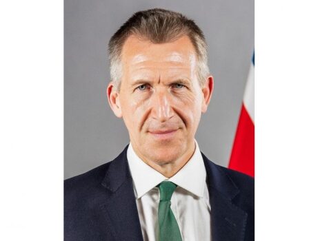 Den Carvis Böyük Britaniyanın müdafiə naziri təyin edildi