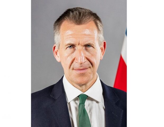 Den Carvis Böyük Britaniyanın müdafiə naziri təyin edildi