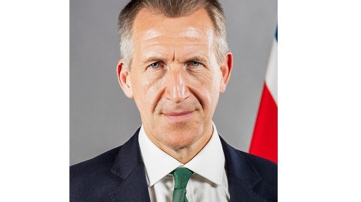 Den Carvis Böyük Britaniyanın müdafiə naziri təyin edildi Den Carvis Böyük Britaniyanın müdafiə naziri təyin edildi