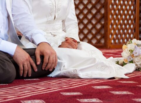 Evli kişi həyat yoldaşından xəbərsiz dini nikah bağlaya bilər? – İlahiyyatçı AÇIQLADI