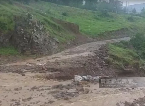 Əlverişsiz hava şəraiti Daşkəsəndə bir sıra fəsadlar törədib