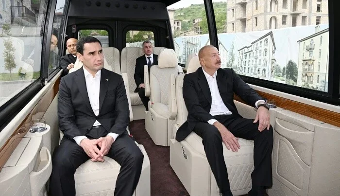 Prezidentlər Şuşa məscidində tikinti işləri ilə tanış oldular