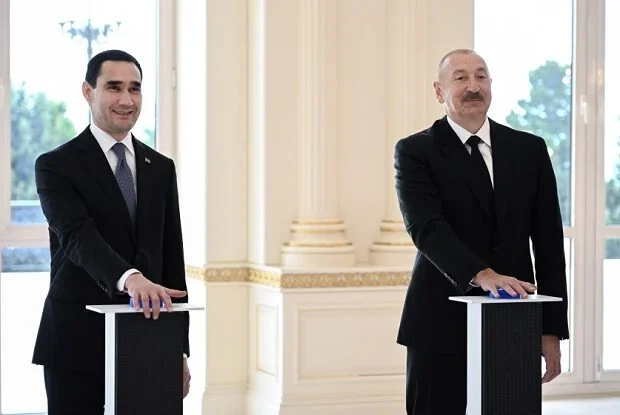 Azərbaycan Türkmənistana tanker hədiyyə etdi – Foto