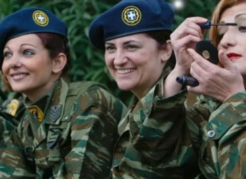 Bu ölkədə də qadınlar orduya cəlb edildi