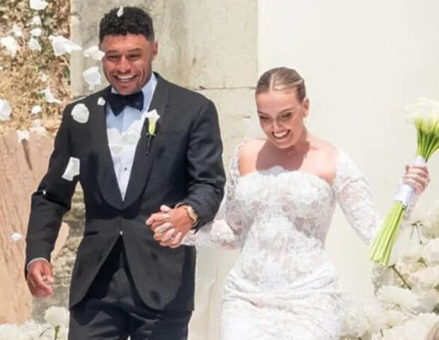 Məşhur futbolçu və müğənni evləndi – Foto