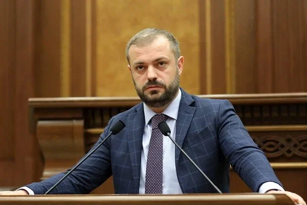 Papoyan  Ermənistanı xilas etmək üçün təcili Rusiyaya gedəcək