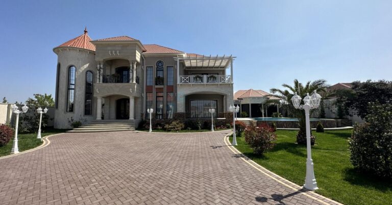 Rayonlarda milyonluq həyat: villaların qiyməti 1 milyon manatı keçir