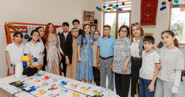 Leyla Əliyeva və Arzu Əliyeva inteqrasiya təlimli internat tipli ümumtəhsil məktəbində olublar – FOTO