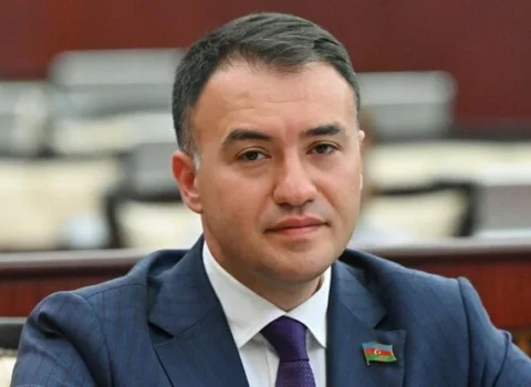 Deputatdan blogerlərlə bağlı təklif: Diplomu olmalıdır!