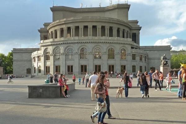 Ermənilər Azərbaycan mahnısına oynadılar – Video