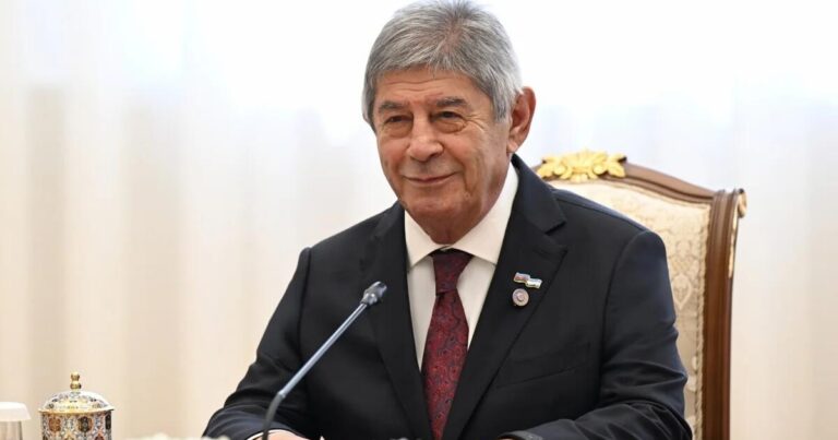 Prezident Hüseyn Quliyevi təltif etdi