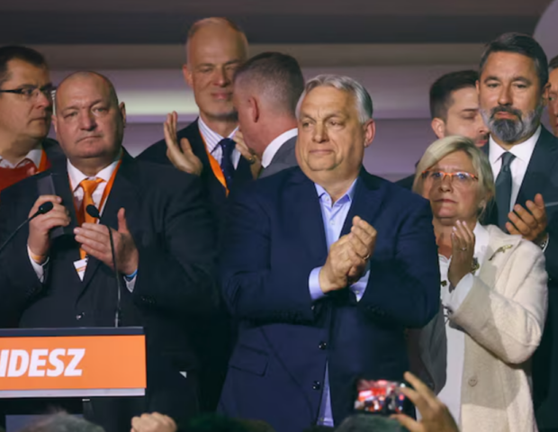 Hakimiyyəti itirsə də, yenidən partiya lideri seçildi