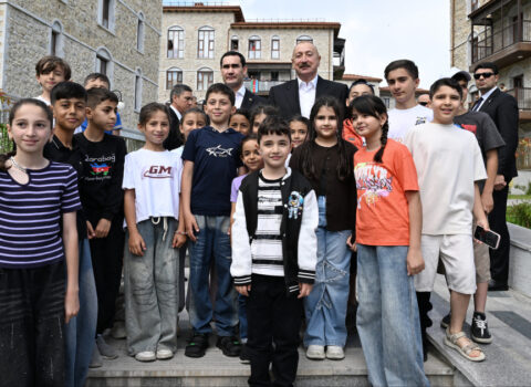Prezidentlər Şuşadakı birinci yaşayış kompleksində oldular