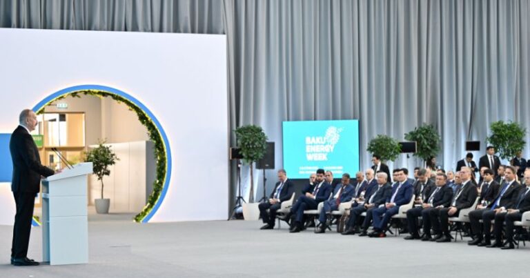 Azərbaycan Prezidenti: Qlobal enerji təhlükəsizliyinə töhfəmiz mütləq artacaq Azərbaycan Prezidenti: Qlobal enerji təhlükəsizliyinə töhfəmiz mütləq artacaq