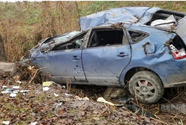 “Prius” maneəyə çırpıldı: ölən var