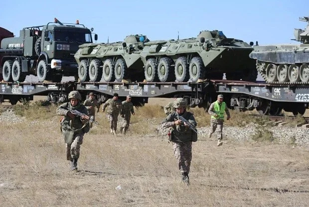 Qazaxıstan ordunu döyüş hazırlığına gətirdi: Savaşa girəcək?