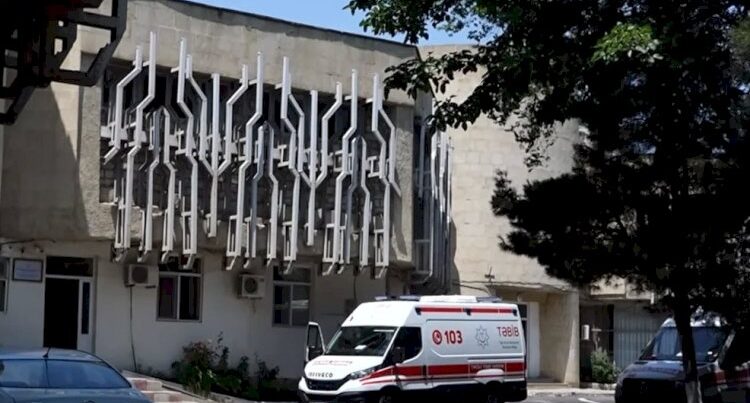 Tibb müəssisəsində işçilərdən pul yığılır? – VİDEO Tibb müəssisəsində işçilərdən pul yığılır? – VİDEO