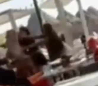 Bakıda restoranda bloqerlər saçyolduya çıxdı – Video