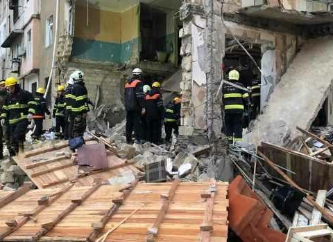 Sumqayıtda yaşayış binasında partlayış: Yaralılar var